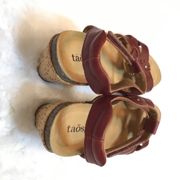 Taos Flower Heeled Sandal - Picture 9 of 11